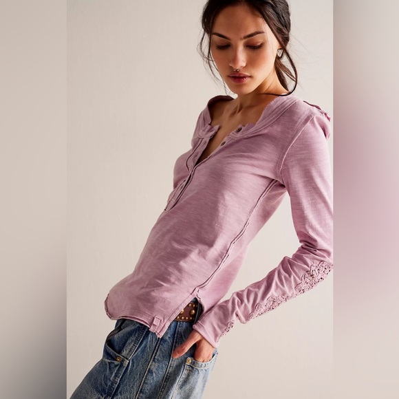 🌻🆕FREE PEOPLE Our Song Henley Cuff-Candied Lilac-Size X-Small - Picture 7 of 13